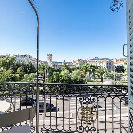2 Bdr Panoramic View On Gardens Apartman *