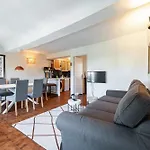 2 Bdr Panoramic View On Gardens