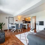2 Bdr Panoramic View On Gardens