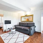 2 Bdr Panoramic View On Gardens