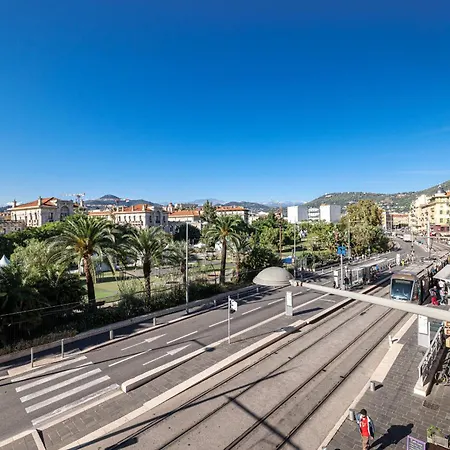 2 Bdr Panoramic View On Gardens *