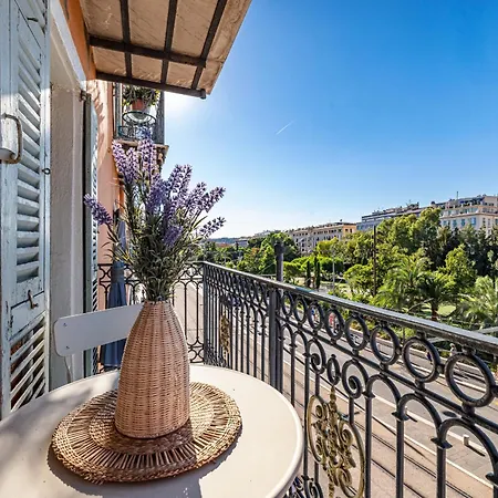 2 Bdr Panoramic View On Gardens