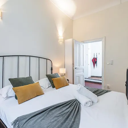 2 Bdr Panoramic View On Gardens Apartment *