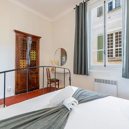 2 Bdr Panoramic View On Gardens *