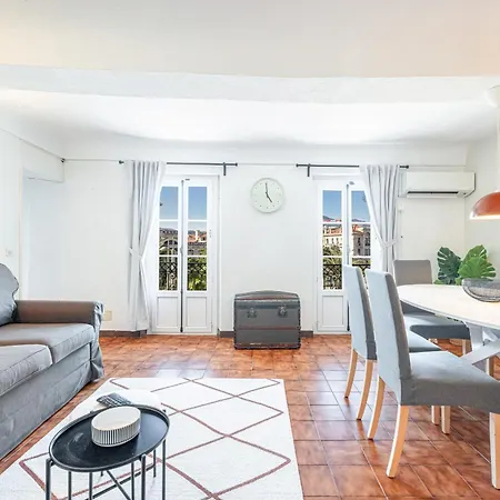 2 Bdr Panoramic View On Gardens *